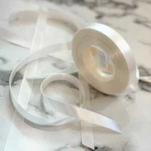 Biała wstążka 12mm