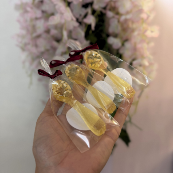 Ręcznie robiona karmelowa łyżeczka o smaku arbuza z liofilizowanym mango w eleganckim opakowaniu, Candyworld
